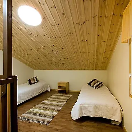Puustilanranta 4 C *